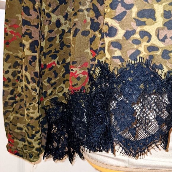 $5 Item! Reitmans 4X Black Lace Animal Print Off-Shoulder Button Front Top - Picture 8 of 11